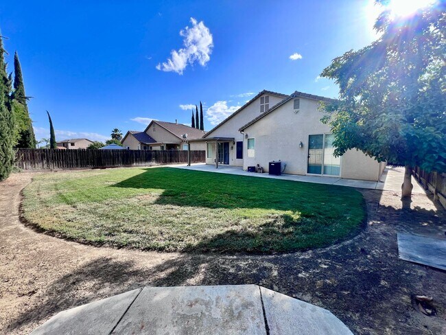 Building Photo - $2,895 Fowler & Church, Spacious 3 Bedroom...