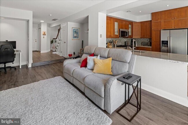 Building Photo - 9 Cromwell Ct