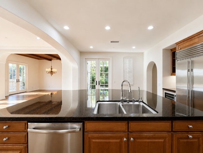Building Photo - Luxury Living in Irvine's Prestigious Turtle Ridge
