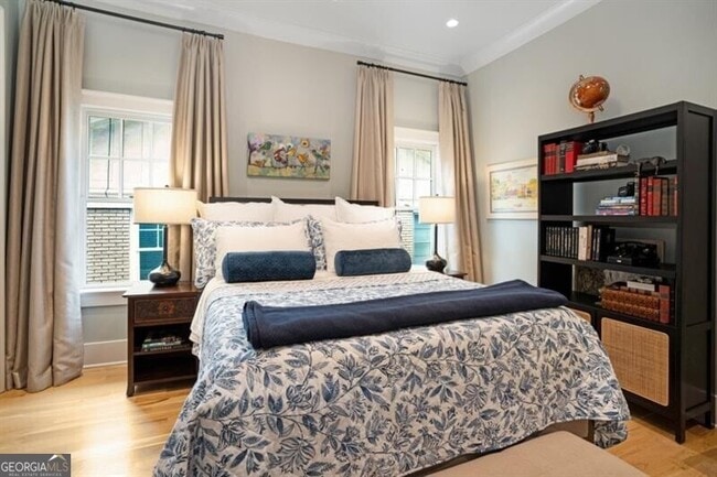 Building Photo - 407 8th St NE