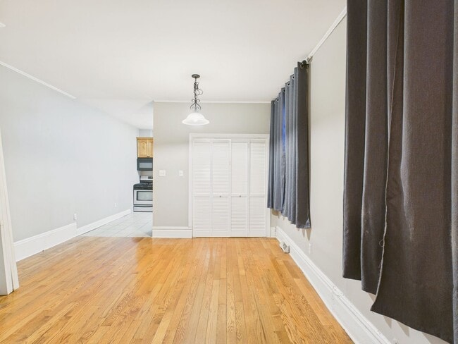 Building Photo - 3 Bedroom Single Family Home on Delaware St.