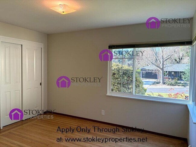 Building Photo - 1130 Laurel Dr