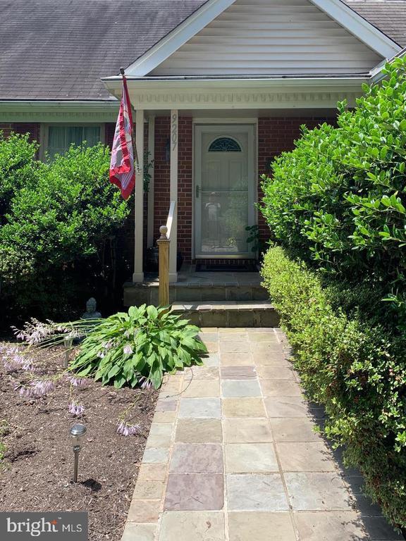Building Photo - 9207 Beachway Ln