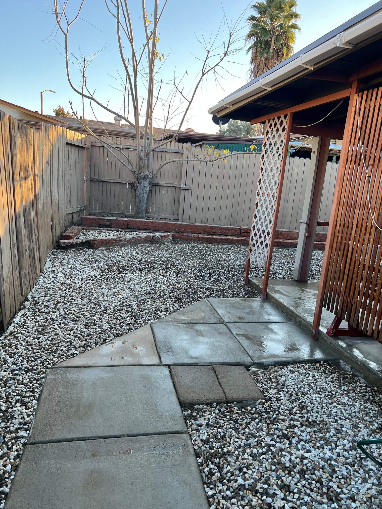 Building Photo - 1931 Nuevo St