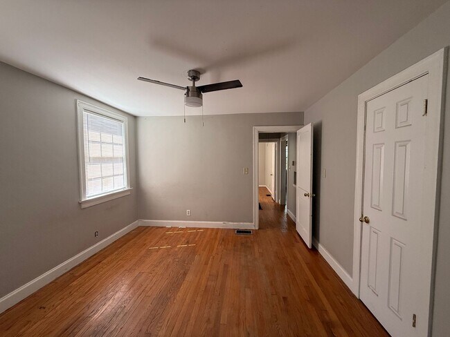 Building Photo - Pet-Friendly 2-Bedroom Home with Fenced Yard and Parking in Nashville, TN