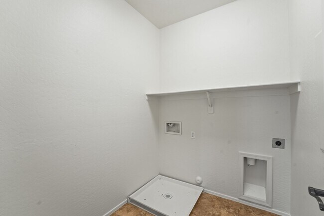 Building Photo - Live Large in Maricopa – Over 3,900 Sq Ft ...