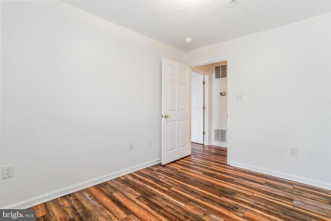 Building Photo - 145 Hailey Ln