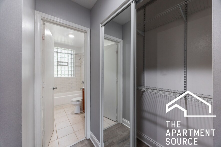 Building Photo - 4031 N Kenmore Ave