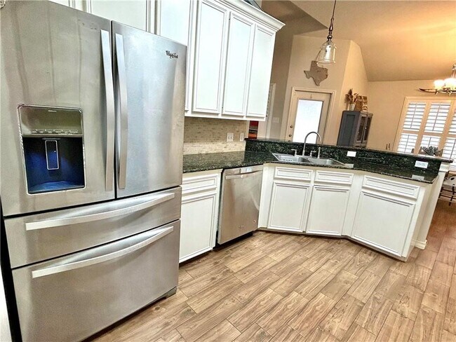 Building Photo - 7005 Vineyard Dr