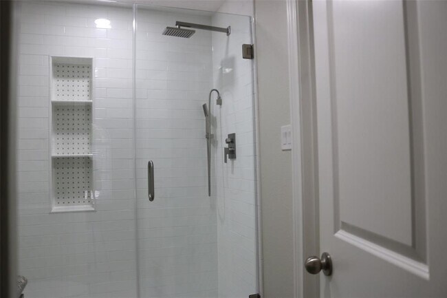 Building Photo - 21330 Park Tree Ln