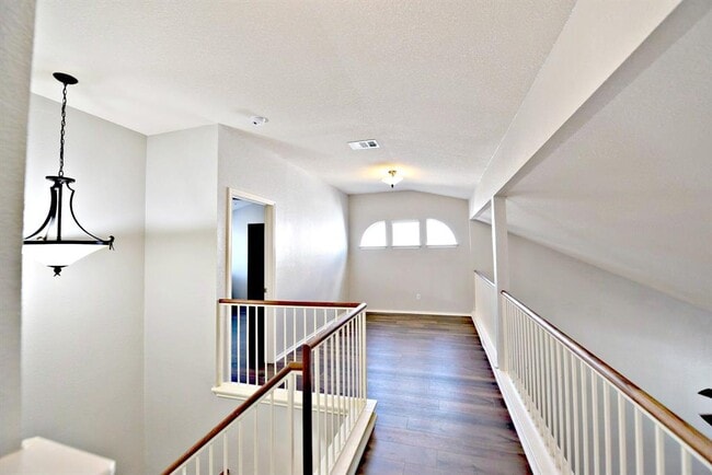 Building Photo - 104 Mertz Ln