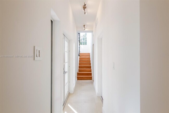 Building Photo - 1916 Ferdinand St