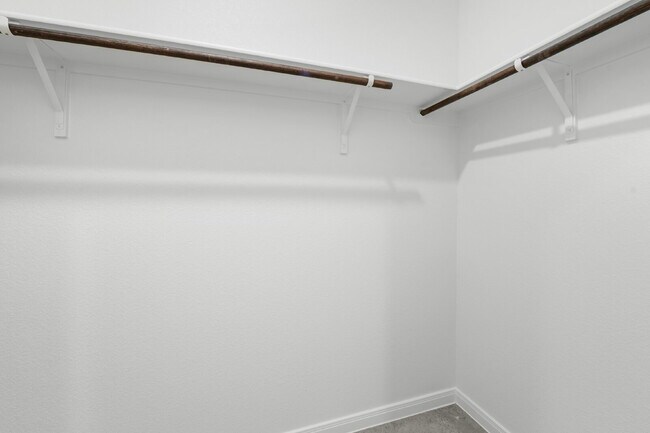 Building Photo - MOVE-IN SPECIAL: January rent FREE if moved in before February 1.