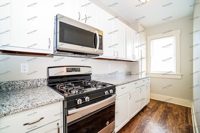 Building Photo - 528 Bulen Ave