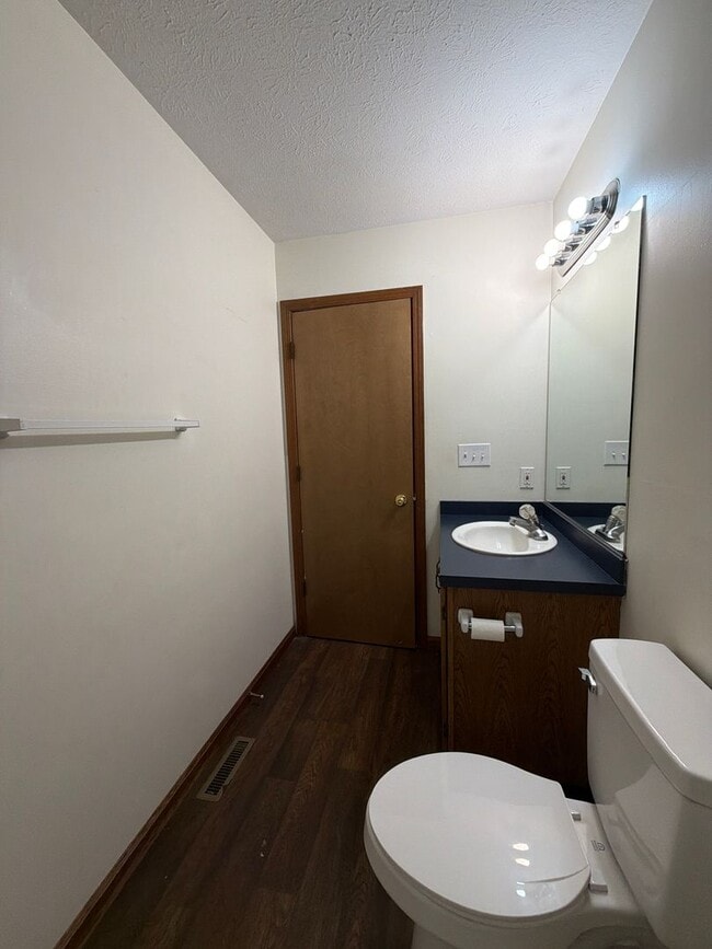 Building Photo - 819 Colonial Manor Dr