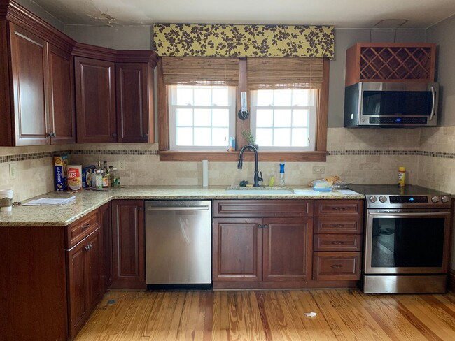 Building Photo - Charming 3-Bedroom Home on Spacious Corner...