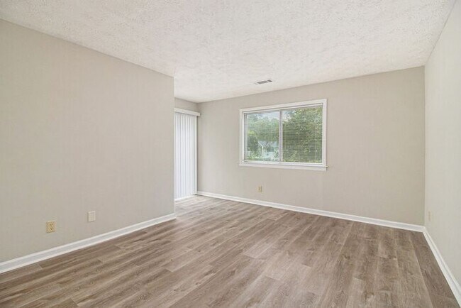 Building Photo - Fully Renovated 3BR/2BA Condo in Decatur!