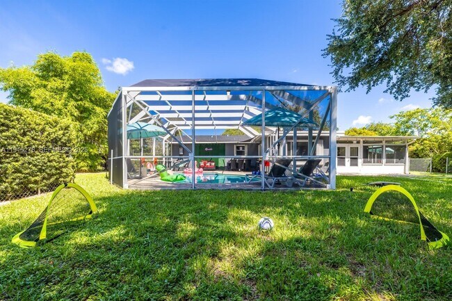 Building Photo - 312 N Luna Ct