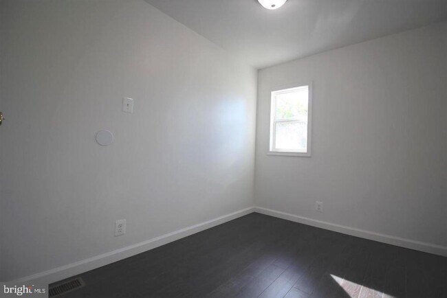 Building Photo - 523 Carlsbad Ct