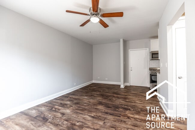 Building Photo - 4031 N Kenmore Ave