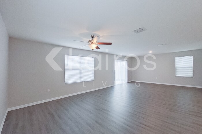 Building Photo - 8650 SW 44th Ct