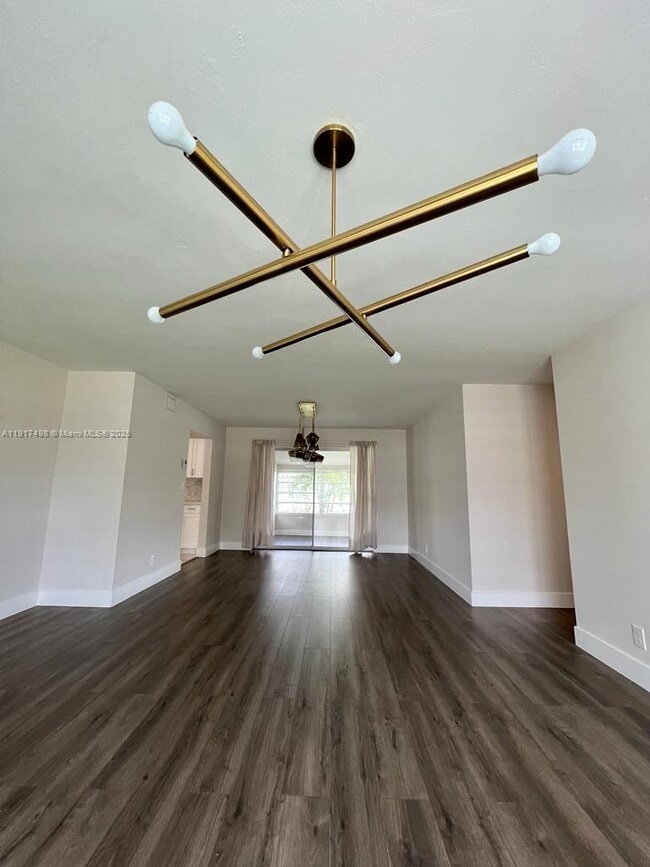 Building Photo - 1931 NE 55th Ct