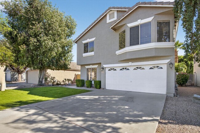 Building Photo - Gilbert Living with Private Pool