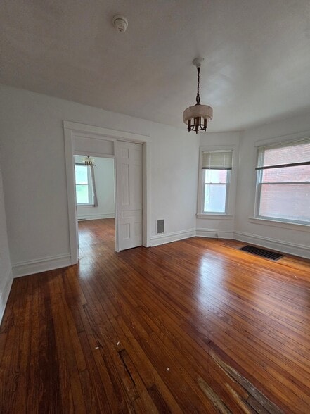 Building Photo - 660 Oak Hill Ave