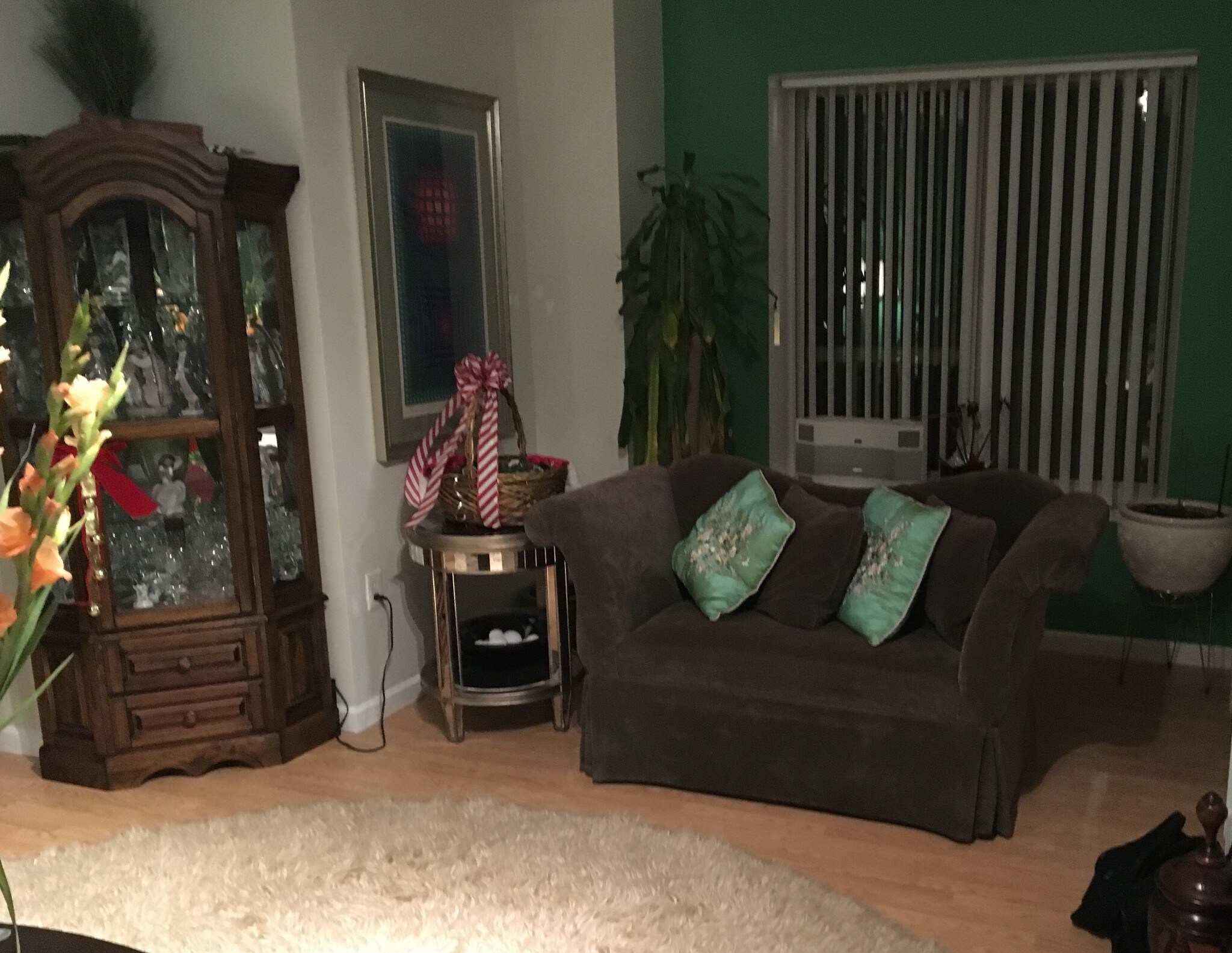Lovingroom - 1 Cityview Ln