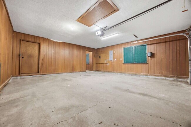 Building Photo - "Charming 4-Bedroom Shalimar Retreat- Power Included With Rent!"