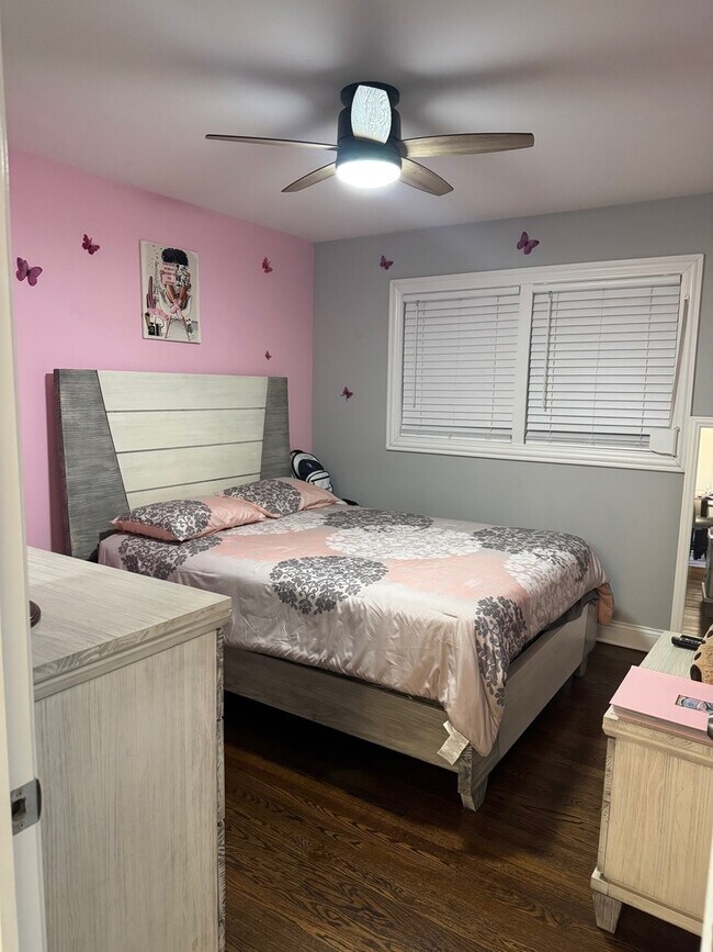 Building Photo - 1216 W 95th Pl