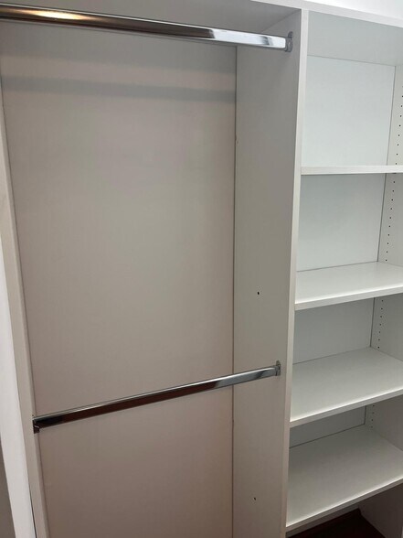 Closets - 2403 Aspen Dr