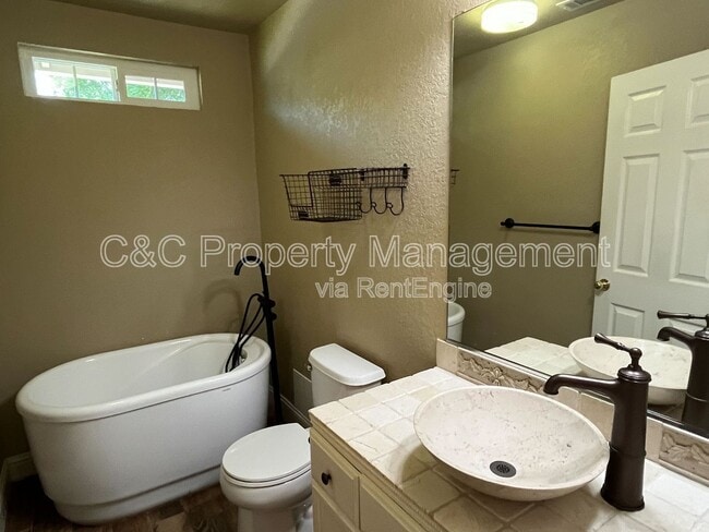 Building Photo - 1241 Inglewood Ct