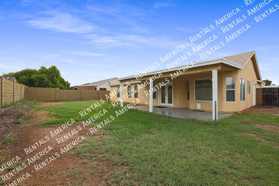 Building Photo - 6164 E Grandview St