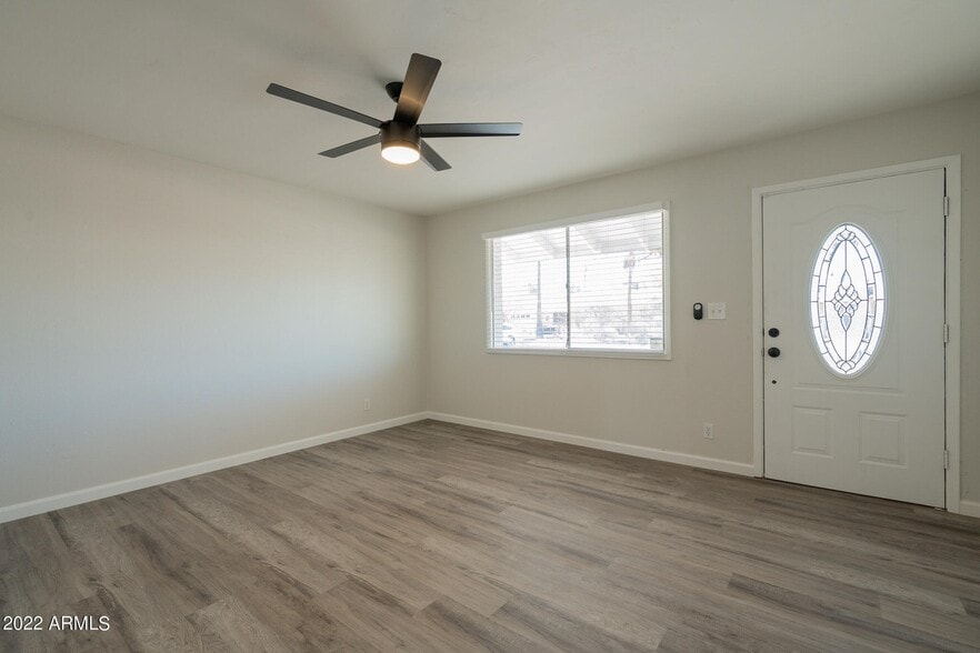 Building Photo - 822 W 18th St