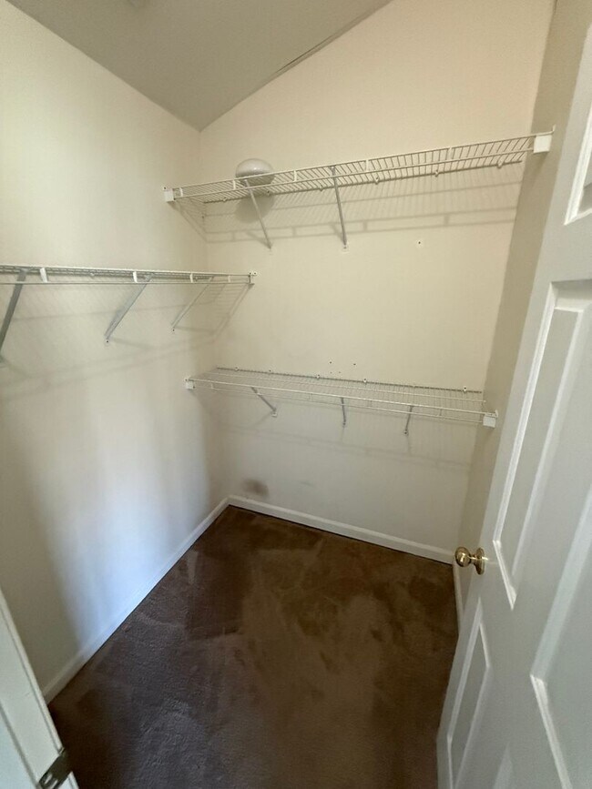 Building Photo - Spacious Townhome in desirable Bel Air Nei...