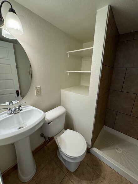 Building Photo - 121 N Hancock St