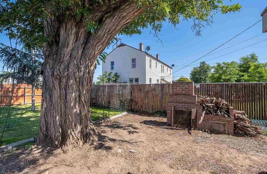 Building Photo - 1505 Thayer Dr