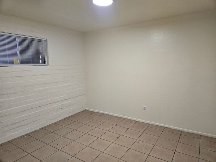 Building Photo - 10840 N 15th Ave