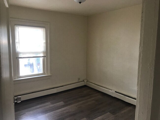 Building Photo - Single Family Home