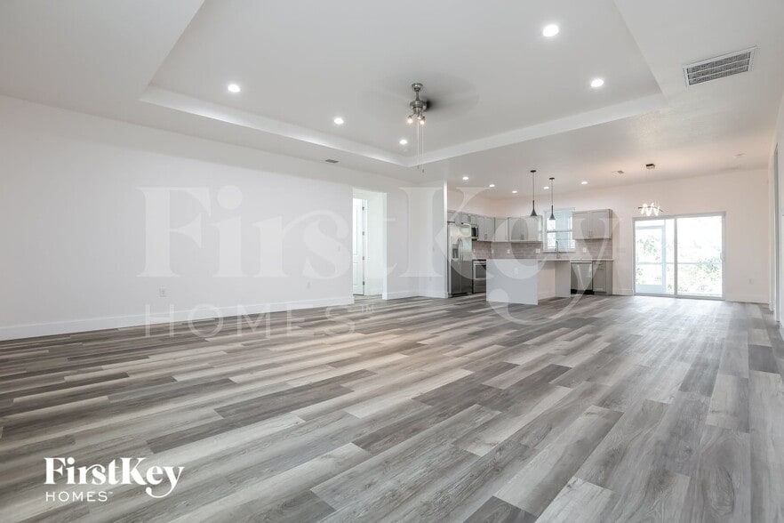 Building Photo - 2698 Escambia Cir