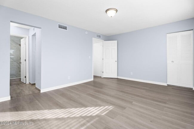 Building Photo - 3870 Mission Dr