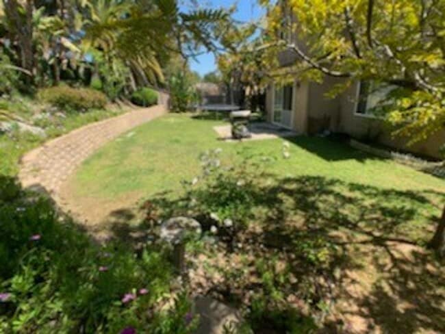 Building Photo - Amazing Carlsbad Home with extra room down...