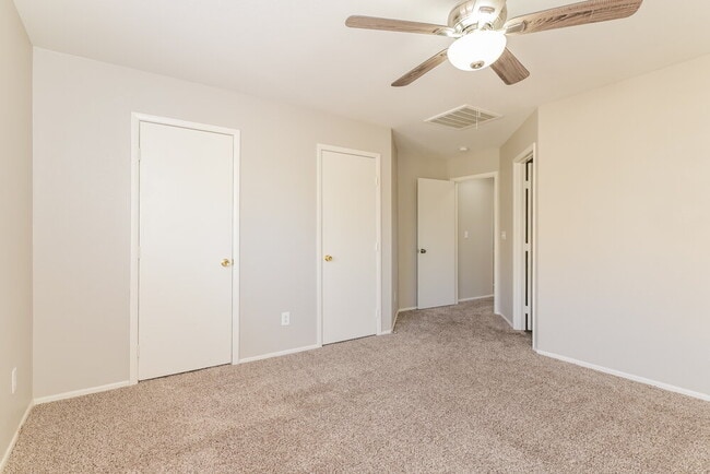 Building Photo - 6192 Windmill Island Ave