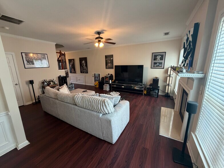 Building Photo - 115 Finchley Dr