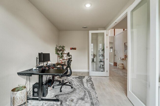 Building Photo - 17012 Pleasanton Cove