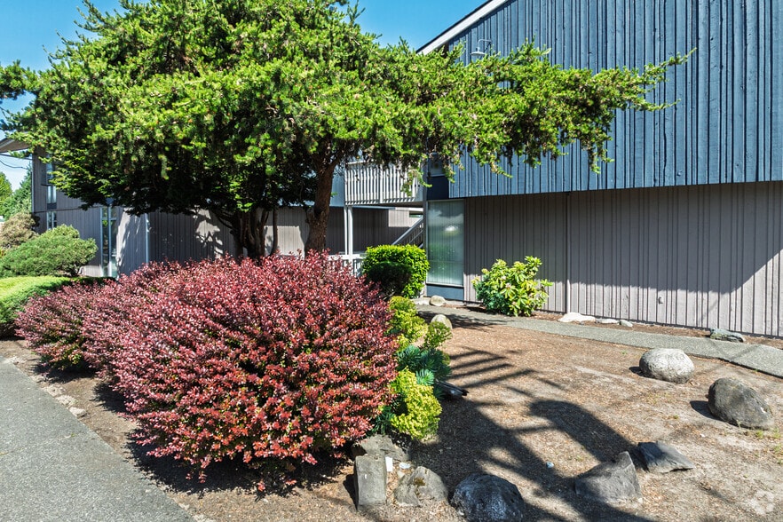 Primary Photo - Garden Square Apartments