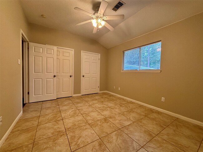 Building Photo - 10642 Royal Pines Dr