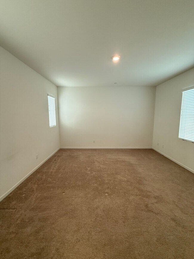 Building Photo - 2351 Hanson Dr