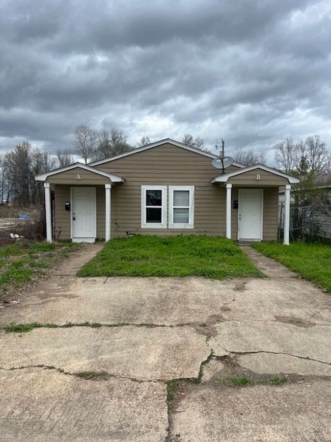 Building Photo - 324 Gannt St
